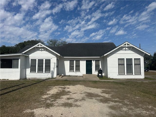 616 Hall St A&B, Sinton, TX 78387
