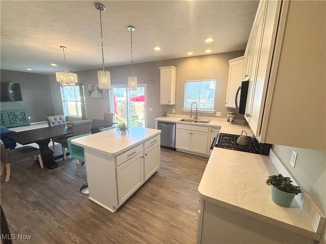 37272 Sandy Ridge Drive, North Ridgeville, OH 44039