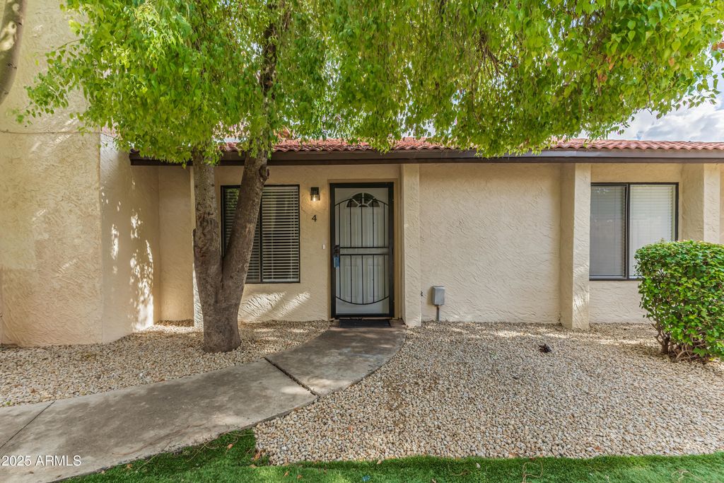 2437 E TRACY Lane 4, Phoenix, AZ 85032