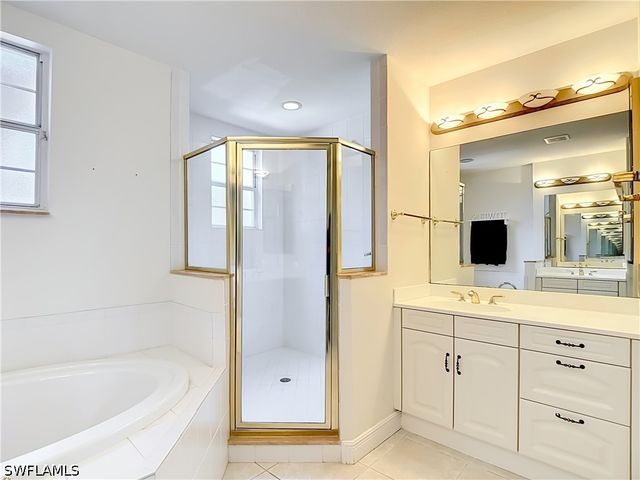 777 Regency Reserve CIR 4902, Naples, FL 34119