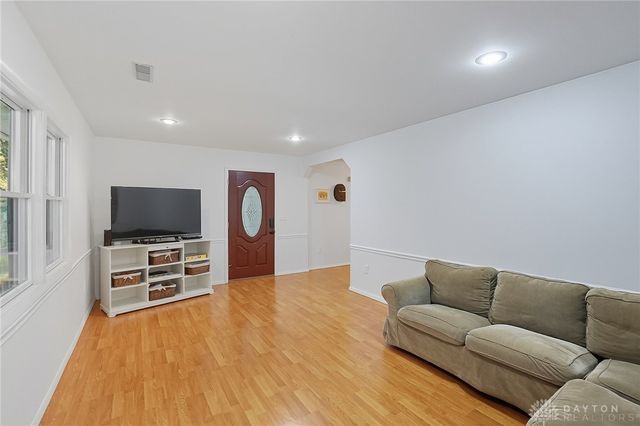 100 E Thruston Boulevard, Oakwood, OH 45409