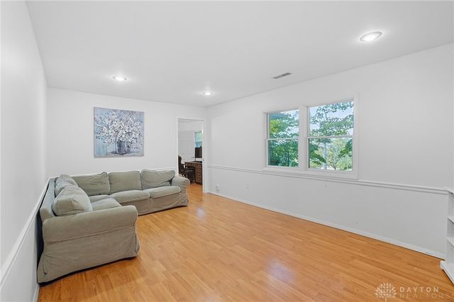 100 E Thruston Boulevard, Oakwood, OH 45409