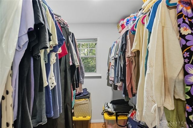 100 E Thruston Boulevard, Oakwood, OH 45409