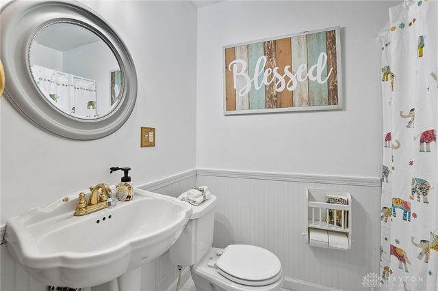 100 E Thruston Boulevard, Oakwood, OH 45409