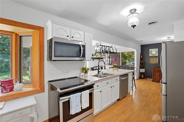 100 E Thruston Boulevard, Oakwood, OH 45409