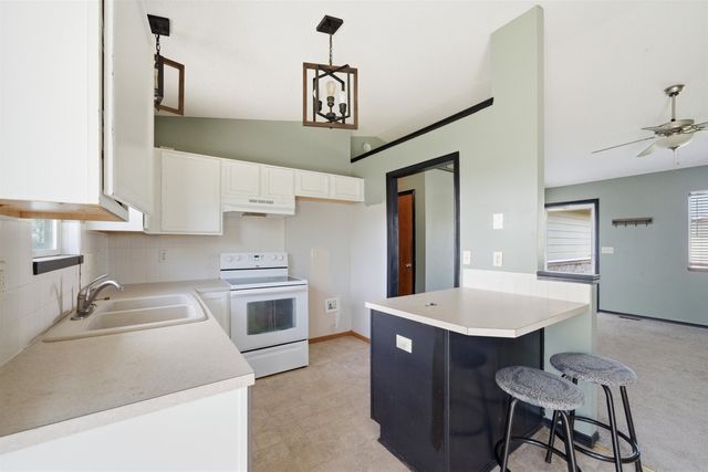 2302 S Rogers Ln, Wichita, KS 67235