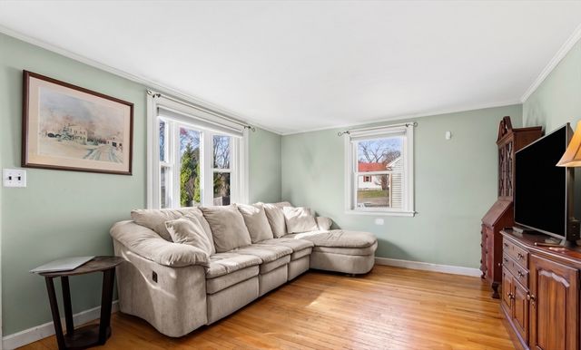 35 Macarthur Rd, Beverly, MA 01915
