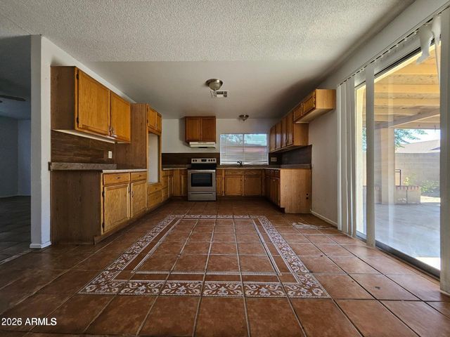 6027 W ROANOKE Avenue, Phoenix, AZ 85035