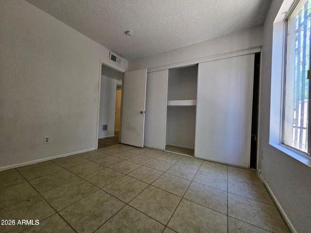 6027 W ROANOKE Avenue, Phoenix, AZ 85035