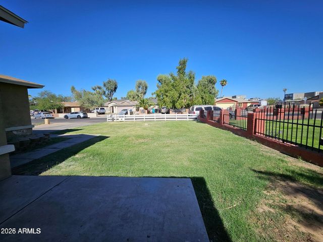 6027 W ROANOKE Avenue, Phoenix, AZ 85035
