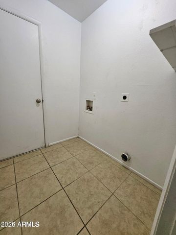 6027 W ROANOKE Avenue, Phoenix, AZ 85035