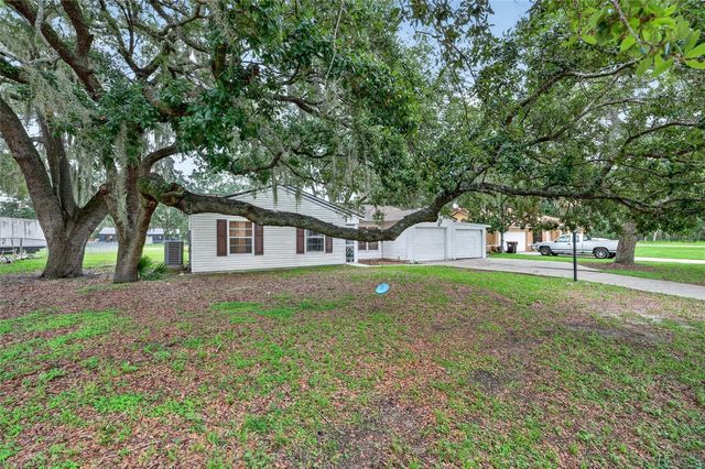 303 OAK TRACK PASS, Ocala, FL 34472
