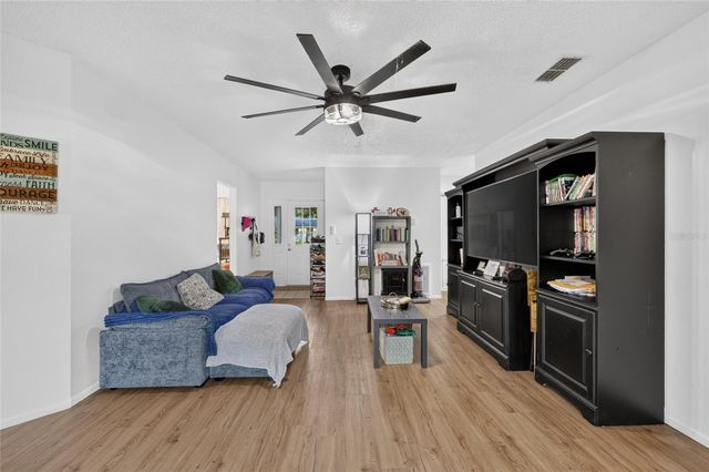 303 OAK TRACK PASS, Ocala, FL 34472