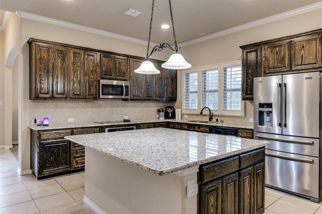 237 Katy Lake Drive, Waxahachie, TX 75165