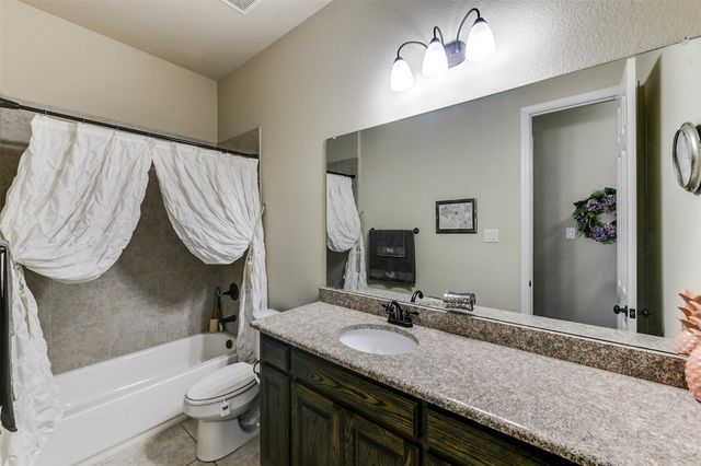 237 Katy Lake Drive, Waxahachie, TX 75165