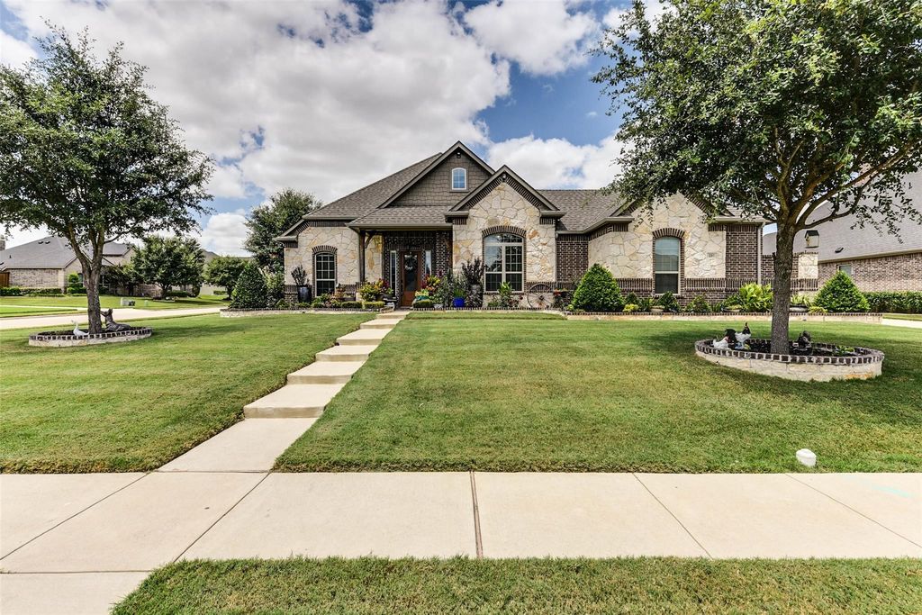 237 Katy Lake Drive, Waxahachie, TX 75165