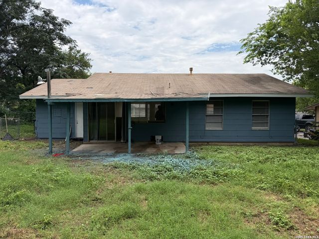 8615 Standing Rock St, San Antonio, TX 78242