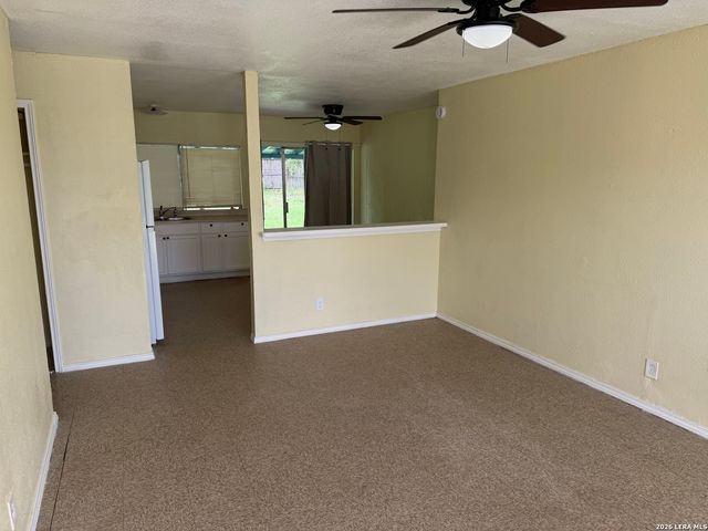 8615 Standing Rock St, San Antonio, TX 78242