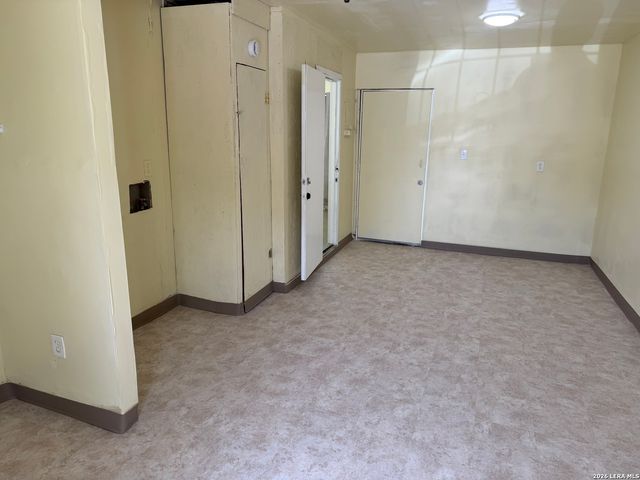 8615 Standing Rock St, San Antonio, TX 78242
