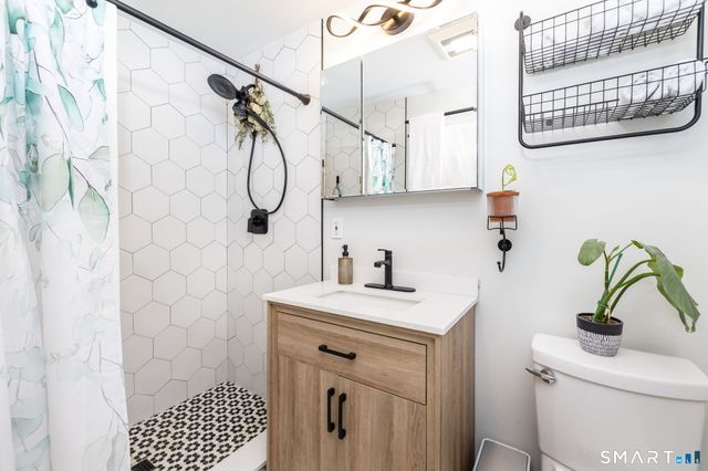 95 Lakewood Circle South, Manchester, CT 06040