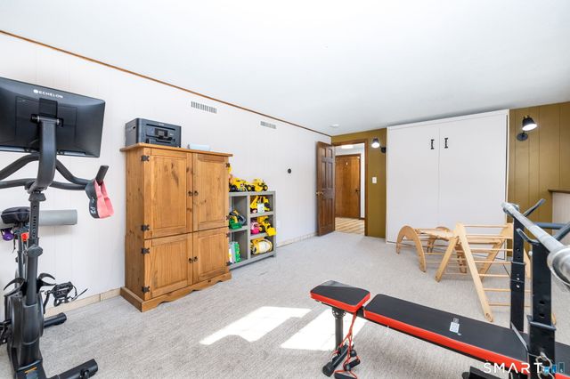 95 Lakewood Circle South, Manchester, CT 06040