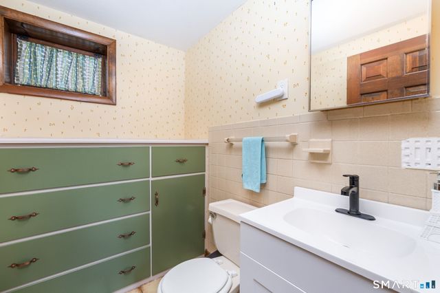 95 Lakewood Circle South, Manchester, CT 06040