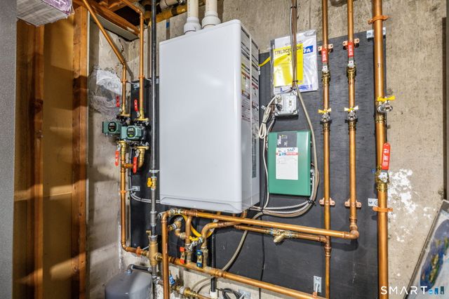 95 Lakewood Circle South, Manchester, CT 06040