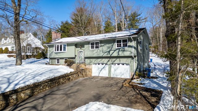 95 Lakewood Circle South, Manchester, CT 06040