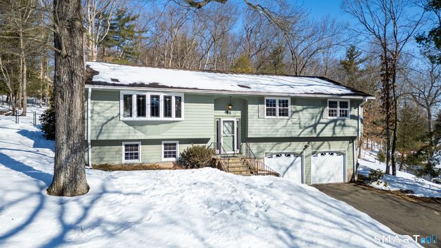 95 Lakewood Circle South, Manchester, CT 06040