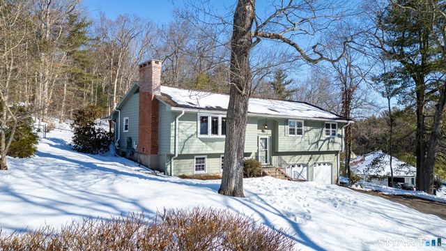 95 Lakewood Circle South, Manchester, CT 06040