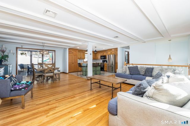 95 Lakewood Circle South, Manchester, CT 06040