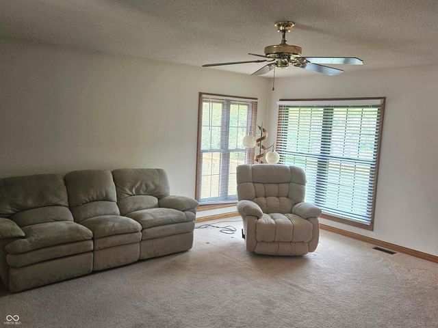 51 Greenhaven, Terre Haute, IN 47802