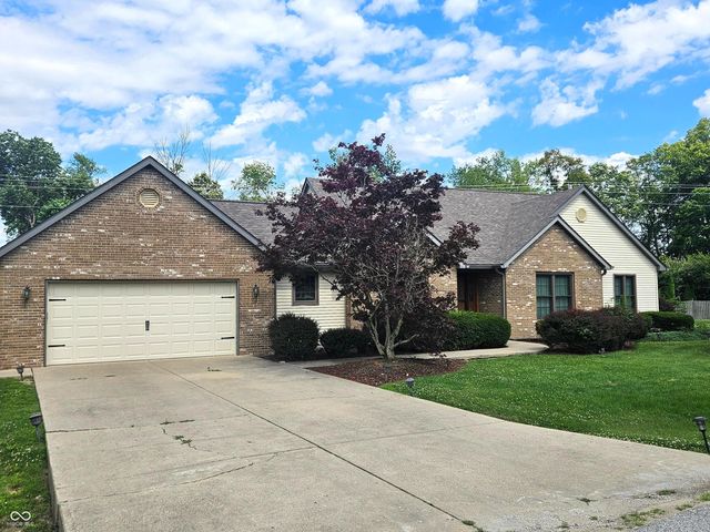 51 Greenhaven, Terre Haute, IN 47802