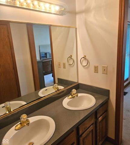 51 Greenhaven, Terre Haute, IN 47802