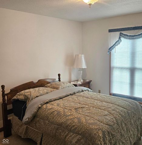 51 Greenhaven, Terre Haute, IN 47802