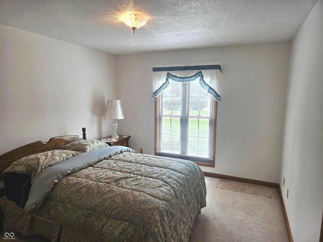 51 Greenhaven, Terre Haute, IN 47802