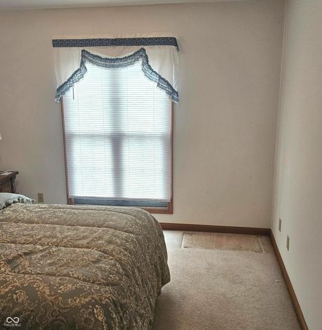 51 Greenhaven, Terre Haute, IN 47802
