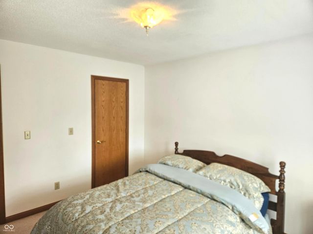 51 Greenhaven, Terre Haute, IN 47802
