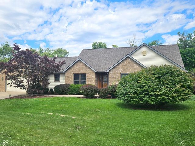 51 Greenhaven, Terre Haute, IN 47802