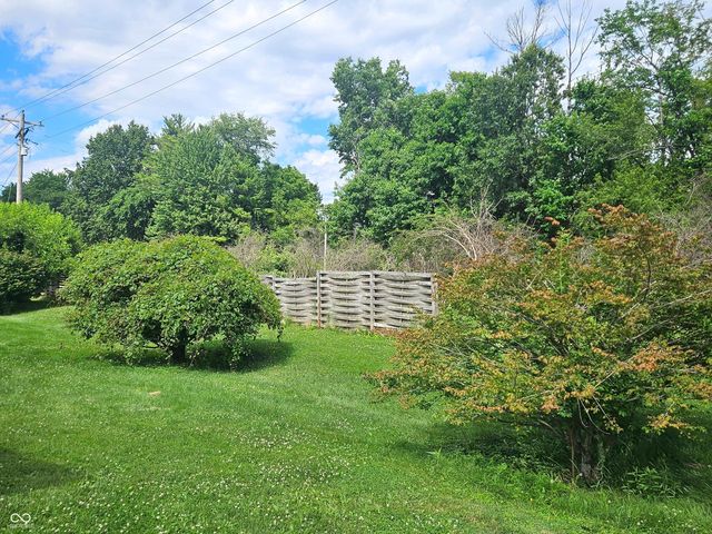51 Greenhaven, Terre Haute, IN 47802