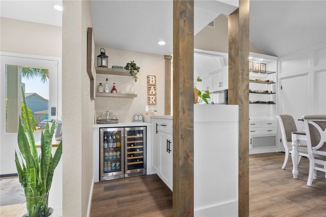 3 Pelican Dr, Rockport, TX 78382