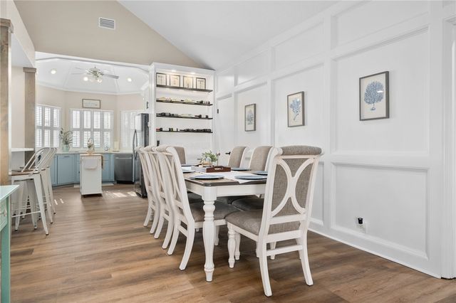 3 Pelican Dr, Rockport, TX 78382