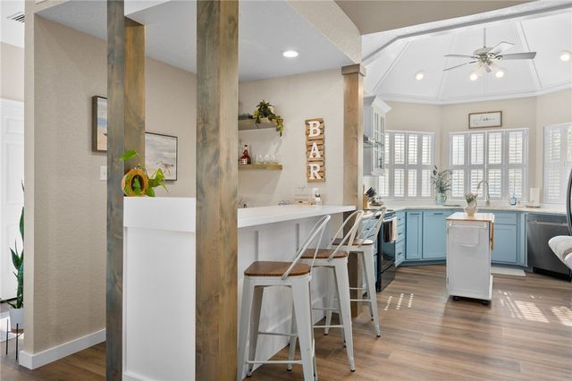 3 Pelican Dr, Rockport, TX 78382