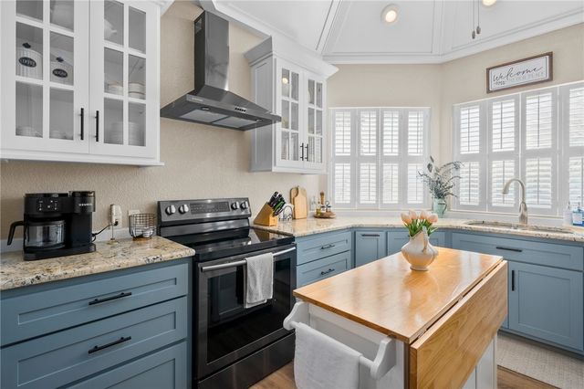 3 Pelican Dr, Rockport, TX 78382