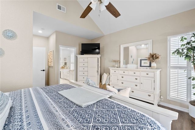 3 Pelican Dr, Rockport, TX 78382