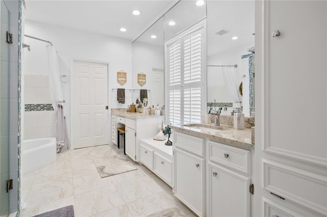 3 Pelican Dr, Rockport, TX 78382