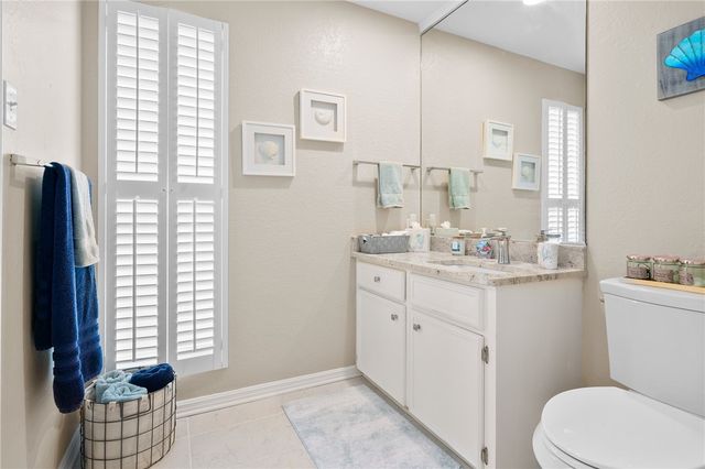 3 Pelican Dr, Rockport, TX 78382