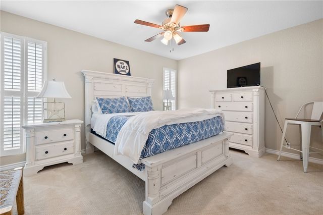 3 Pelican Dr, Rockport, TX 78382