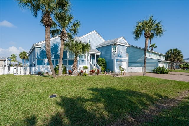 3 Pelican Dr, Rockport, TX 78382
