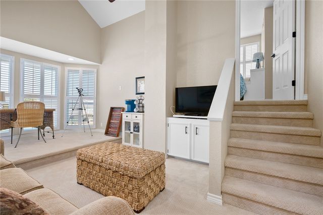 3 Pelican Dr, Rockport, TX 78382